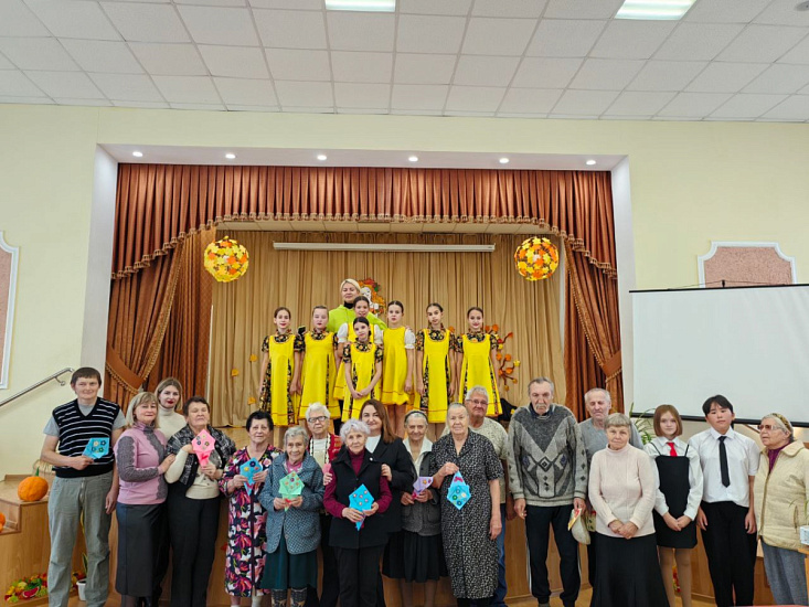 Праздник для пожилых людей в Кировском районе