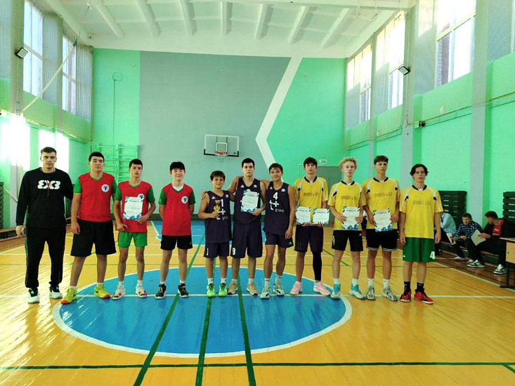 В МОУ СОШ №45 прошли районные соревнования по баскетболу в формате 3 на 3 среди юношеских сборных