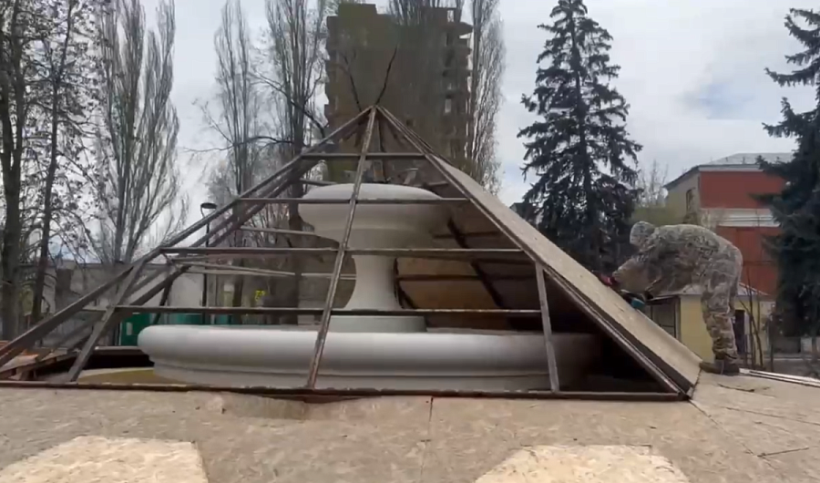 В городе продолжается расконсервация фонтанов после зимы