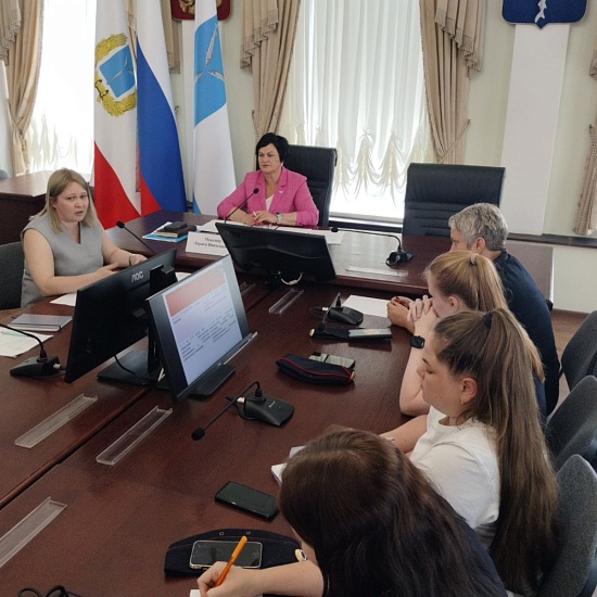 Ларисой Максиной, начальником управления по обеспечению деятельности комиссий проведен семинар по административной практике