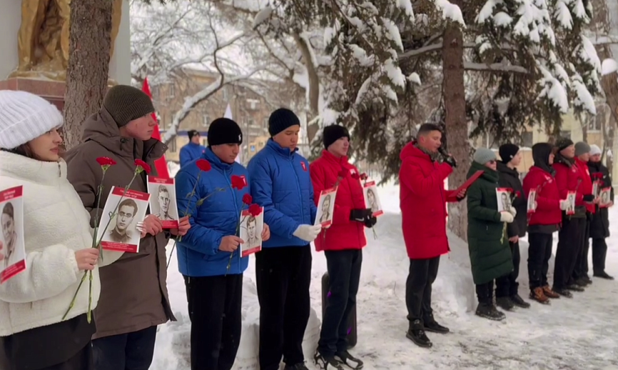 Молодежь Саратова почтила память героев-молодогвардейцев
