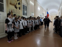 Понедельник начался с поднятия флага и силы слова