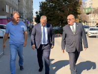 Игорь Молчанов ознакомился с работами по содержанию общественных территорий в Кировском районе Игорь Молчанов ознакомился с работами по содержанию общественных территорий в Кировском районе