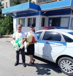 Дорожные полицейские поздравили саратовских
водителей с Днем семьи, любви и верности Дорожные полицейские поздравили саратовских
водителей с Днем семьи, любви и верности