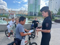 Сотрудники Госавтоинспекции Саратова
провели акцию «Помни, скутер и мопед до 16 лет запрет!» Сотрудники Госавтоинспекции Саратова
провели акцию «Помни, скутер и мопед до 16 лет запрет!»