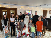 Для детей, проживающих в центре временного
размещения граждан, организован праздник Для детей, проживающих в центре временного
размещения граждан, организован праздник