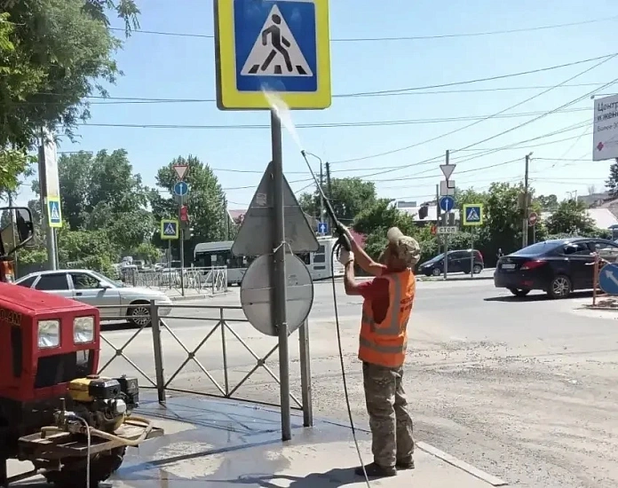Продолжаются работы по благоустройству