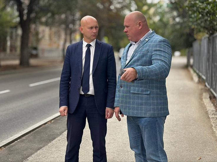 Проведен осмотр дорожного покрытия по улице Бережной 