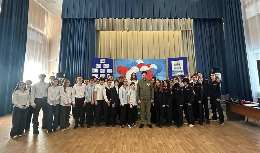 В МАОУ «СОШ № 18 с углубленным изучением отдельных предметов им. О.П. Табакова» прошел Урок мужества