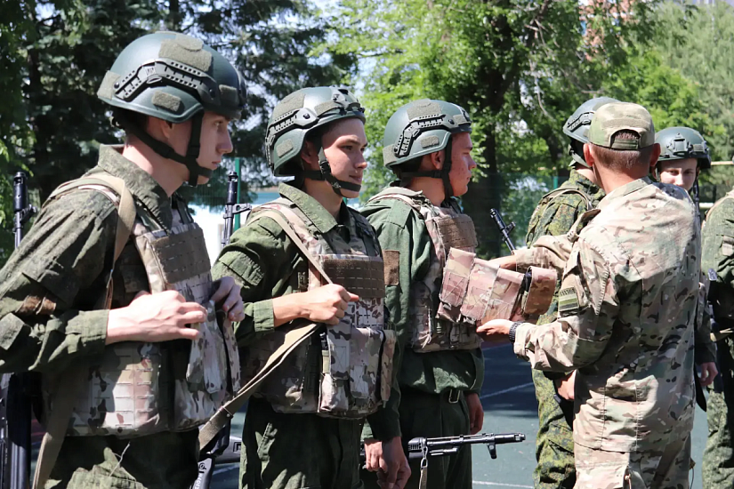 Саратовские «гвардейцы» изучают методы ведения военных действий