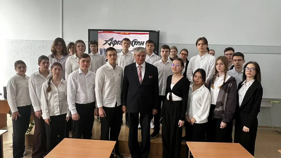 Урок мужества в Октябрьском районе: память о защитниках