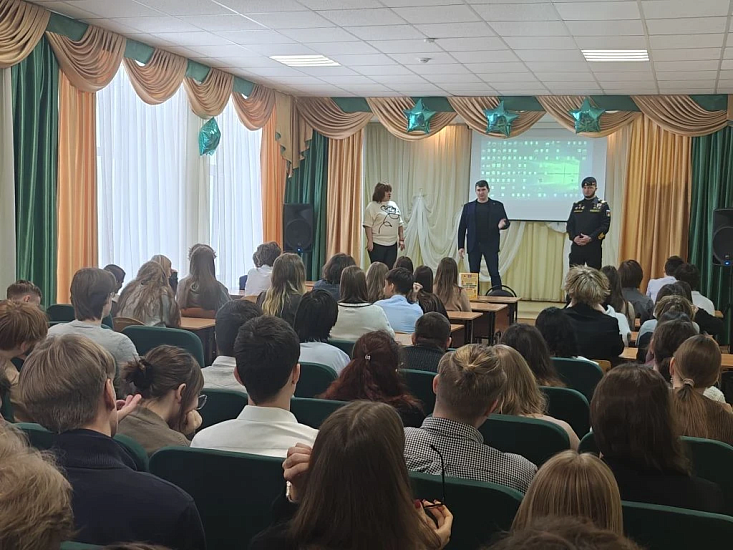 Уроки мужества: Показ фильма для школьников Октябрьского района